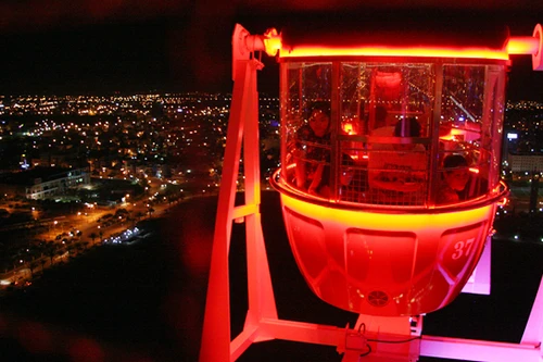 Đổ xô đi du ngoạn vòng quay lớn nhất Việt Nam