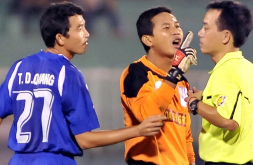 Lục “hồ sơ đen” nghi án 4 trọng tài nhận hối lộ 100 triệu đồng