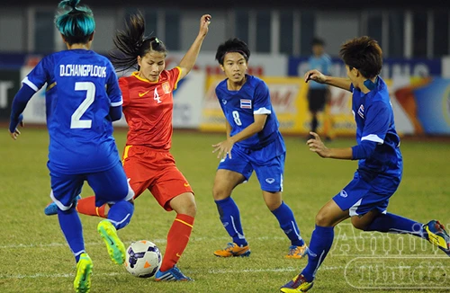 Tuyển nữ bị truất ngôi, bóng đá Việt Nam trắng tay tại SEA Games 27