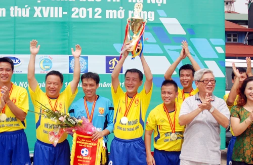 Đội bóng đá Báo An ninh Thủ đô vô địch với chiến thắng "3 sao"