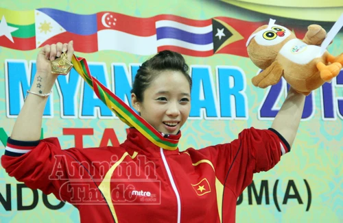 Dương Thúy Vi giành HCV đầu tiên cho đoàn Việt Nam