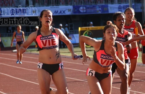 Nhóm 4x100m tiếp sức của Vũ Thị Hương mất HCV vì lỗi kỹ thuật
