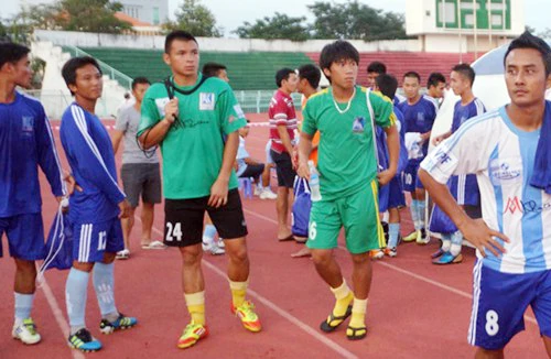 14 cầu thủ Khánh Hòa chấp nhận về Hải Phòng trong hòa bình