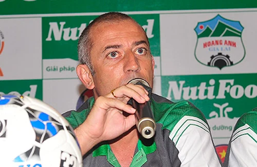 HLV Graechen "đổ lỗi" trận thua do sai lầm cá nhân