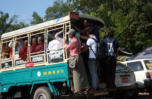 Giao thông - bức tranh tương phản giàu nghèo ở Yangon