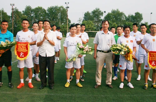 Giao hữu bóng đá mừng 60 năm giải phóng Thủ đô