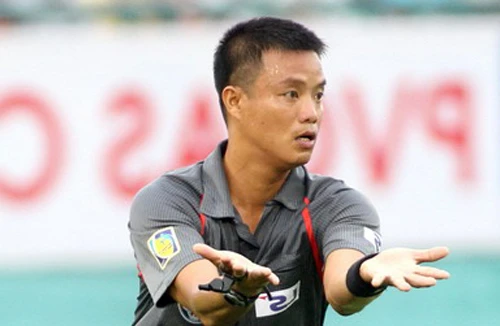 Trọng tài Võ Quang Vinh đoạt “Còi vàng”
