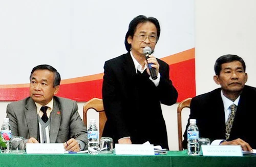 Bị HLV Hoàng Anh Tuấn từ chối, VFF cuống cuồng “chữa cháy”