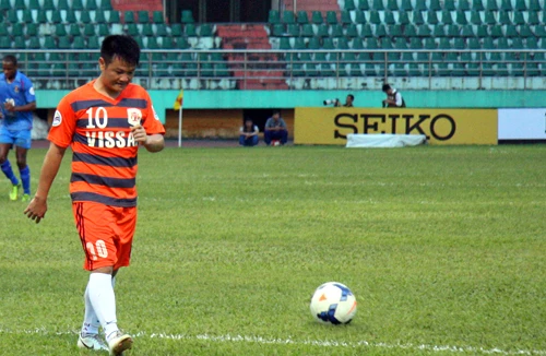 Văn Quyến trong nỗi phân vân...