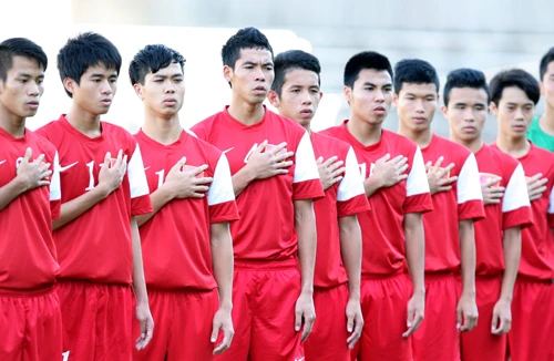 "Thắp lửa", chứ đừng... "đổ thêm dầu" vào U19 Việt Nam