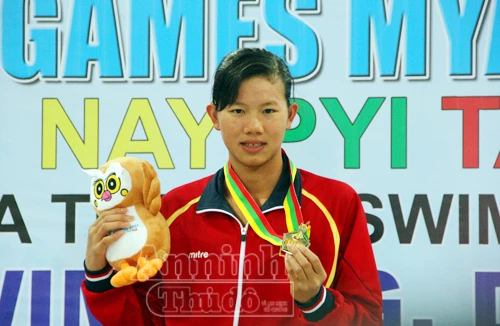 Kình ngư Ánh Viên lập hattrick HCV trên đất Mỹ