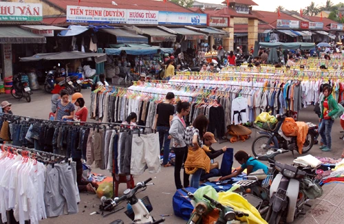 Tranh nhau mua... "đồ bành" không nguồn gốc xuất xứ