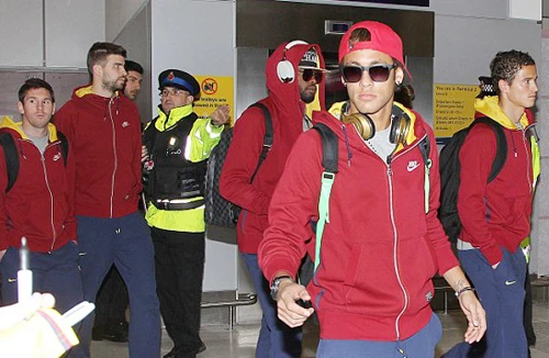 Dàn sao Barca hồ hởi “đổ bộ” xuống thành Manchester