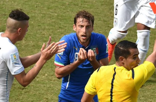 Suarez xứng đáng thẻ đỏ, Marchisio bị đuổi "oan"