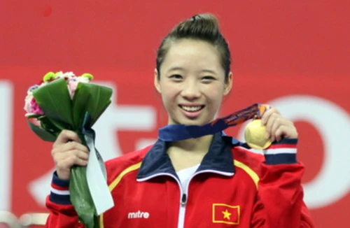 Nữ võ sỹ Dương Thúy Vi giải "cơn khát vàng" cho đoàn thể thao Việt Nam