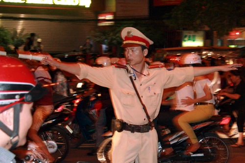 Hà Nội: Chật cứng những ngả đường xem bắn pháo hoa