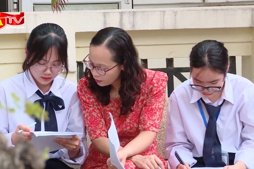 Từ năm 2030, tiến tới sẽ thi tốt nghiệp THPT trên máy tính