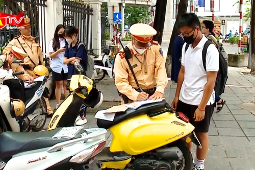 Học sinh vi phạm giao thông sẽ xử lý nghiêm