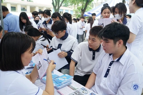 Xét tuyển Đại học không yêu cầu thí sinh nộp kinh phí giữ chỗ