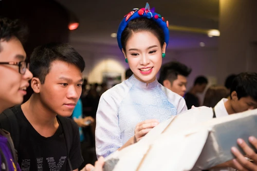 Ngọc Vân tự tin làm MC dẫn dắt "Ngày hội sáng chế trẻ 2016"