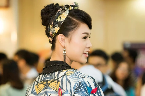 Người đẹp truyền thông Ngọc Vân lần đầu ngồi "ghế nóng"