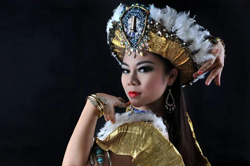 "Cô gái vàng" Đỗ Hồng Hạnh sang Malaysia dạy múa bụng