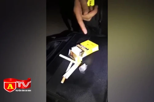 Phi tang gói ma túy khi bị công an kiểm tra hành chính