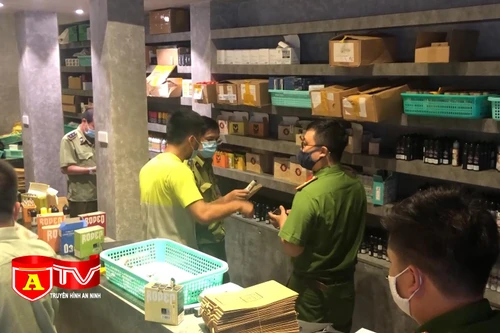 Thu giữ hơn 30.000 thuốc lá điện tử của The Vape Club nhập lậu