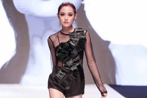 Thí sinh người mẫu cao 1m54 "gây sốt" tại Vietnam’s Next Top Model