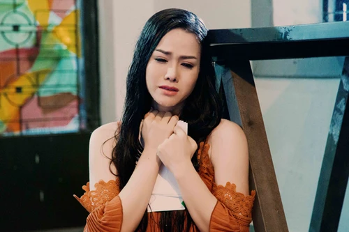 Nhật Kim Anh khóc ròng vì "Lạc trong mưa"