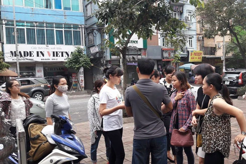 Nghi bị lừa khi thi tin học, ngoại ngữ, hàng trăm giáo viên đòi lại tiền