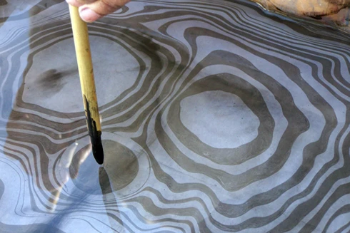 In tranh trên bề mặt nước