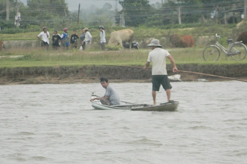 Quảng Ngãi: Đi bắt ốc, một phụ nữ bị chết đuối