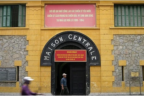 Trưng bày “Chắp cánh ước mơ”