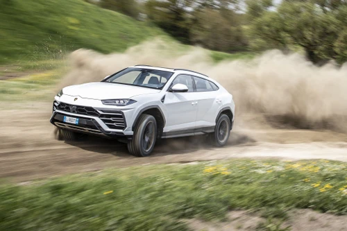 [ẢNH] Lamborghini Urus - Siêu SUV nhanh nhất hành tinh vừa về Việt Nam là của đại gia Minh "nhựa"