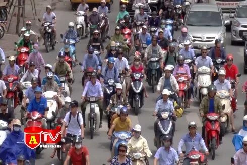 Người dân có thể nộp phí trước bạ ô tô, xe máy ngay tại nhà