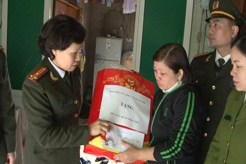 Hội Phụ nữ CATP Hà Nội: Tiếp nối hành trình, sẻ chia yêu thương