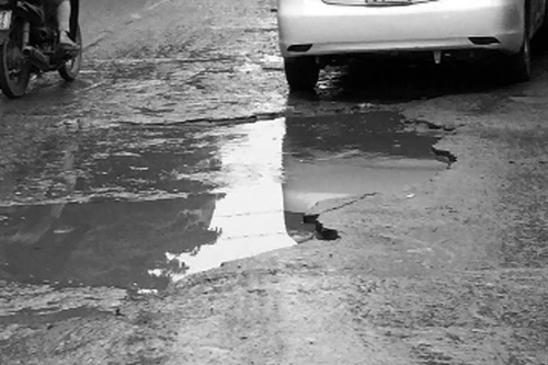 Quận Tây Hồ, Hà Nội: Cần sớm khắc phục tuyến đường xuống cấp