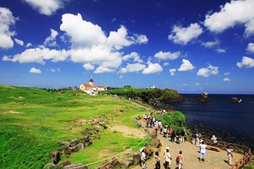 Thắt chặt điều kiện ràng buộc du khách Việt đi Hàn Quốc