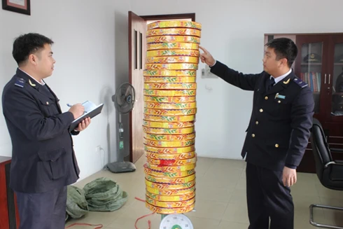 Phát hiện vụ vận chuyển gần 40kg pháo nổ