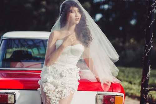 Chế Nguyễn Quỳnh Châu diện váy cưới giữa khung cảnh đầy chất thơ