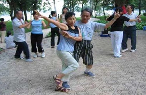 Xem vũ điệu “quần ngố” đầy say đắm