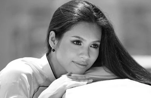 Mặc áo tứ thân đi thi Hoa hậu Hoàn vũ