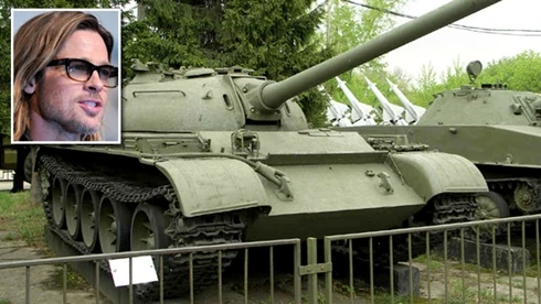 Brad Pitt mua xe tăng cũ của Nga
