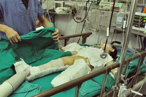 Cháu bé vụ nổ xe Super Dream vừa tử vong