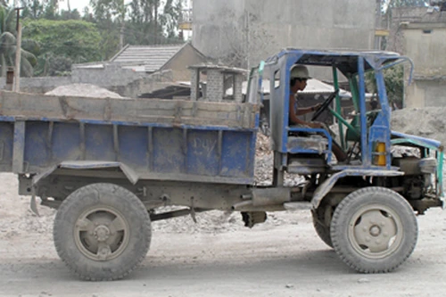 Đòi nợ bằng...kiếm