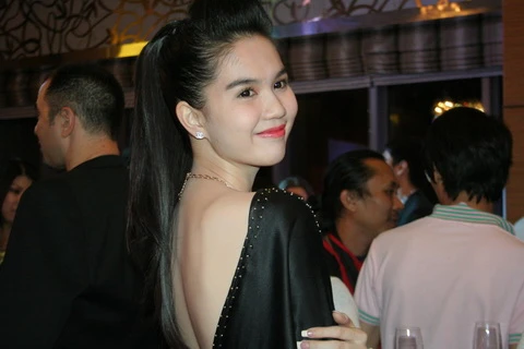 Ngọc Trinh vẫn tươi cười sau tin đồn ảnh nóng
