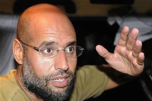 Con trai Gaddafi muốn đầu hàng