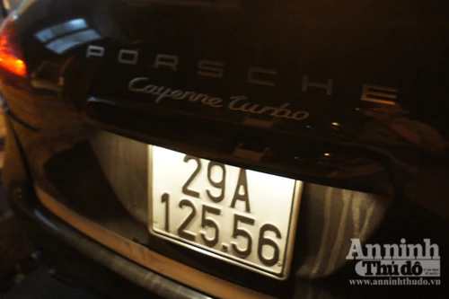 Phát hiện ma túy trên siêu xe Porsche Cayenne