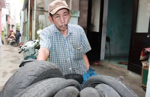 Người nhặt rác không màng 45 triệu đồng của rơi